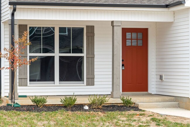 Building Photo - Welcome Home this Beautiful Home Old Woodl...