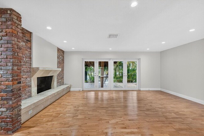 Building Photo - 2213 NE 16th St