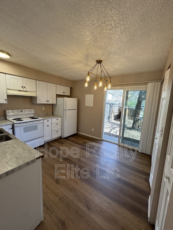 Building Photo - 2522 Knob Hill Ct