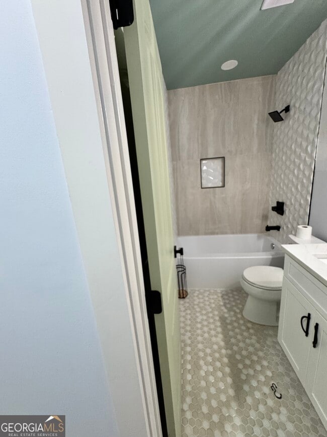 Building Photo - 2618 Meadow Lark Dr