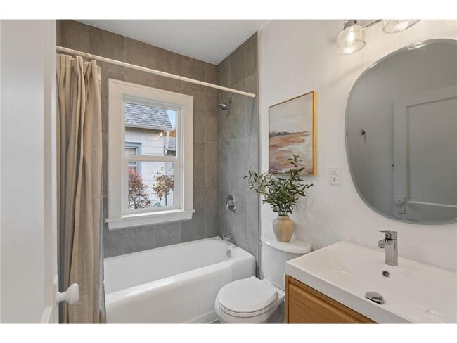 Building Photo - 3419 24th Ave S