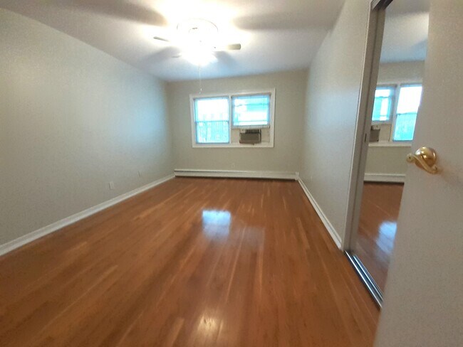 Building Photo - 116 71st St