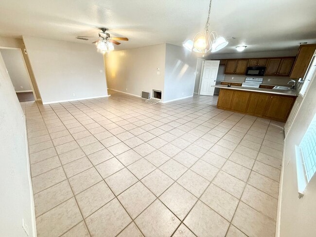 Building Photo - 801 Hickory St