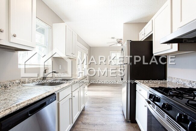 Building Photo - 3824 Cannon Dr