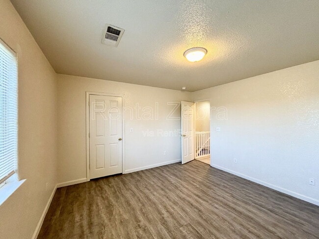 Building Photo - 936 W 13th St