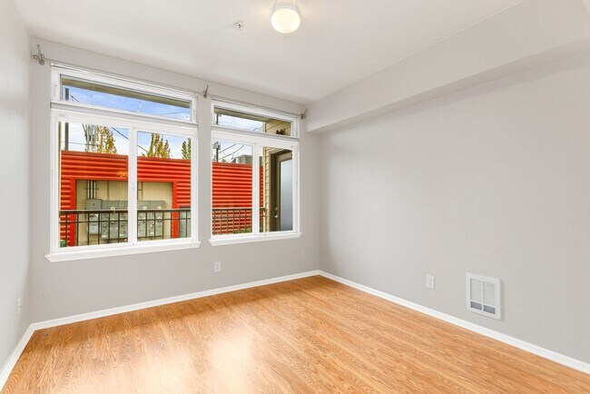 Building Photo - 18 Dravus St