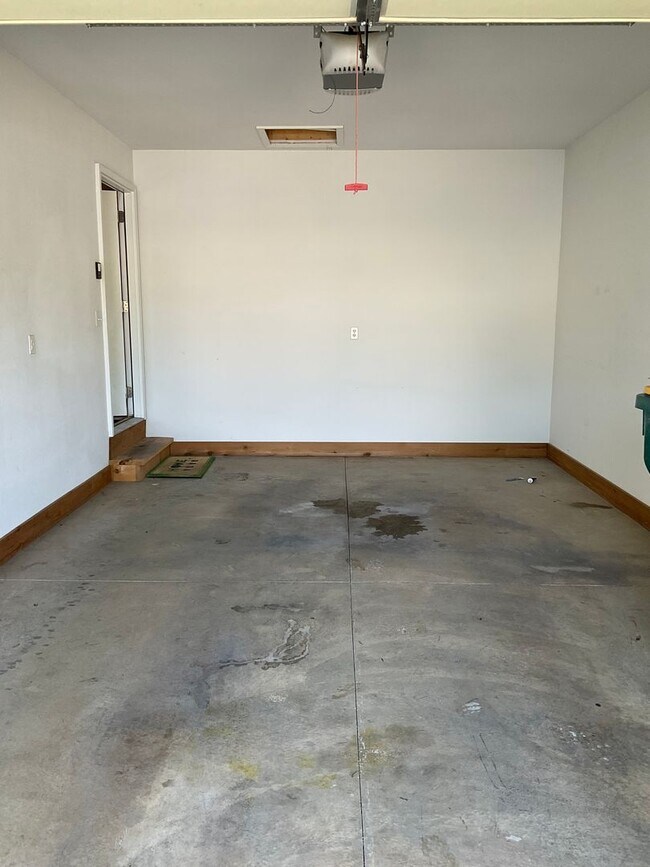 Building Photo - 10907 Upland Terrace