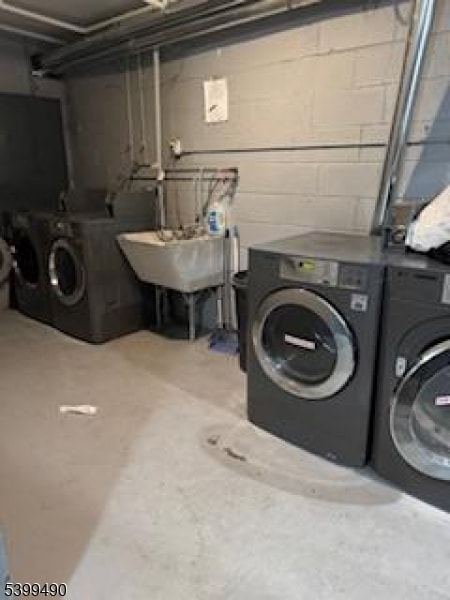 Building Photo - 117 W 3rd Ave