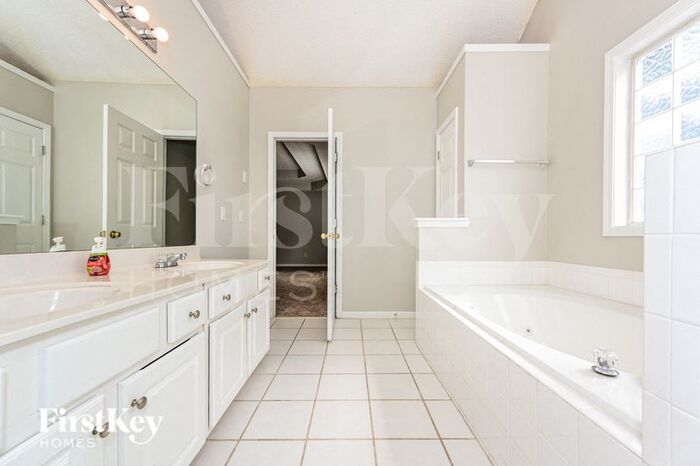 Building Photo - 7614 Crestwicke Crossing Dr