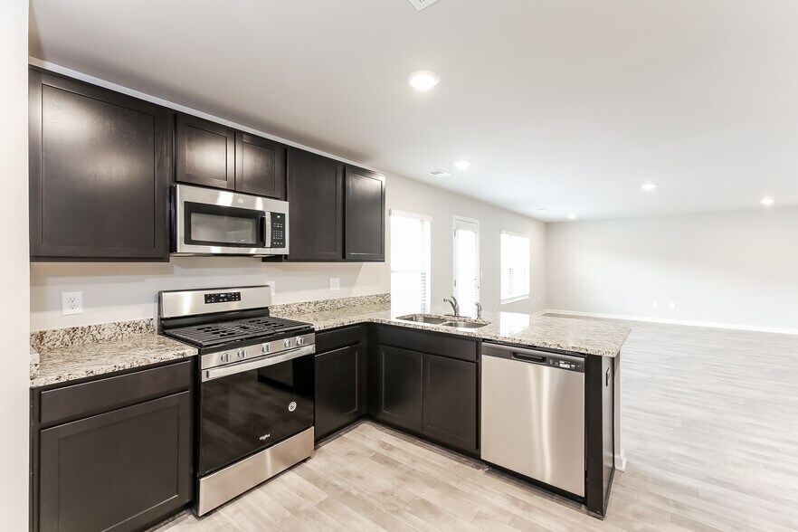 Building Photo - 931 Equine Dr