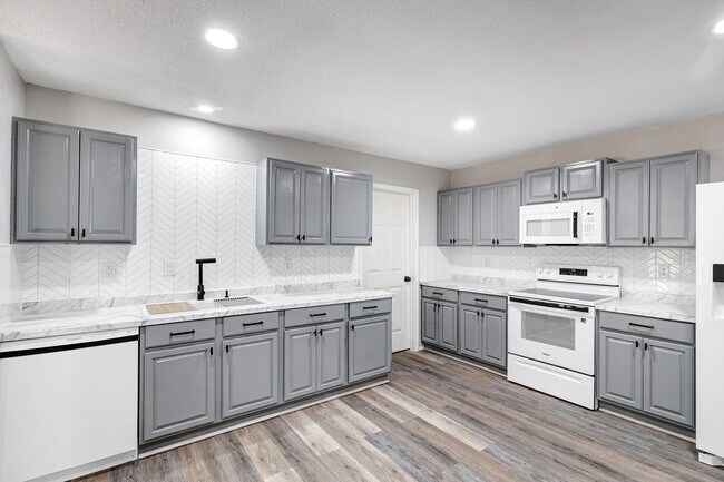 Building Photo - ***APPLICATION CURRENTLY UNDER REVIEW***Co...