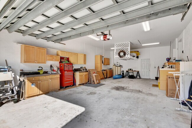 Building Photo - 2415 Laurel Ln