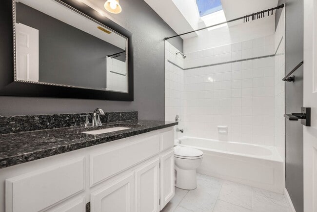Building Photo - Updated Issaquah Home in Klahanie Neighborhood