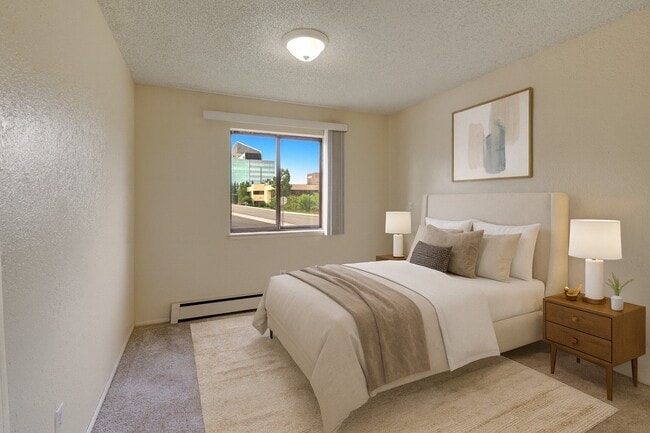 Building Photo - Continental