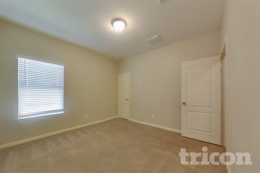 Building Photo - 7711 Sapulpa Ln