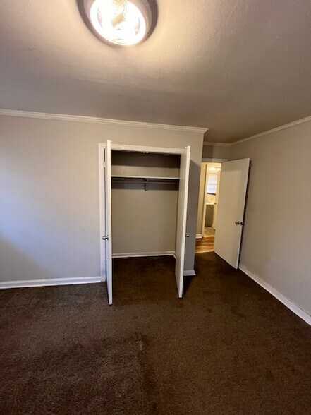 Building Photo - 1808 Sussex Dr