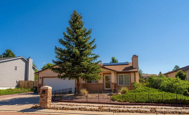Building Photo - ***MOVE IN SPECIAL*** $500 OFF 1st MONTH'S...