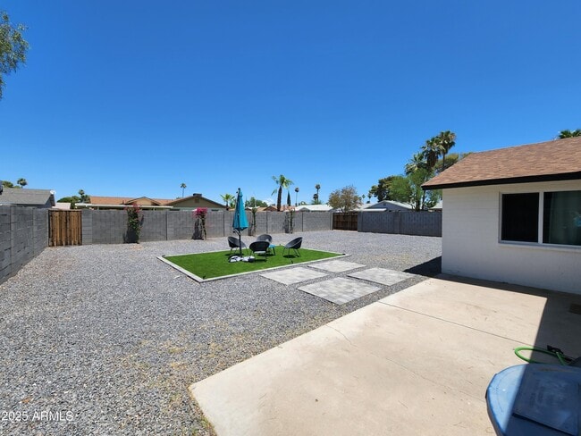 Building Photo - 630 E Julie Dr