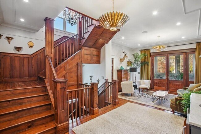 Building Photo - 788 Lake Ave NE