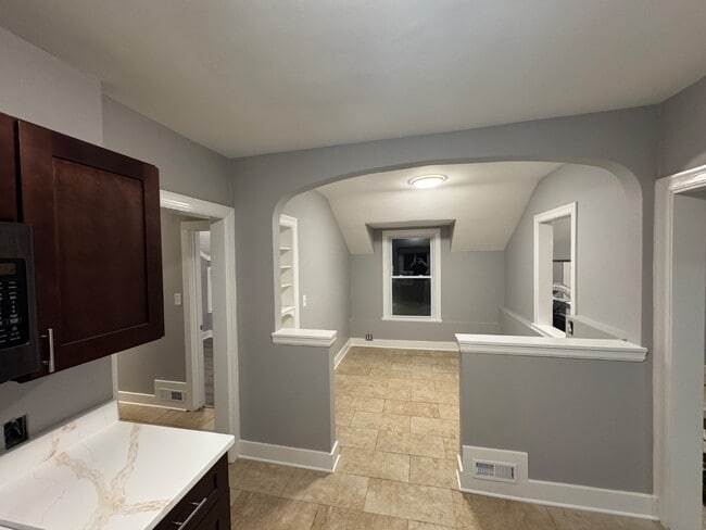 Building Photo - 2707 Commercial Ave