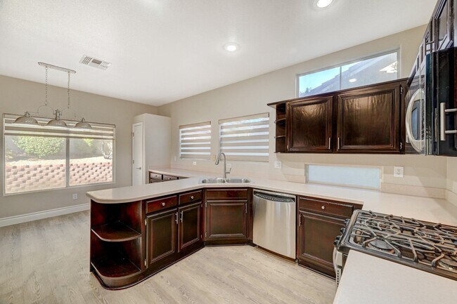 Building Photo - Marvelous Single Story, 3 Bedroom Home with NO HOA!