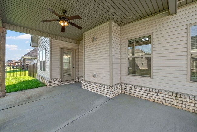 Building Photo - Pet Friendly Four Bedroom with Bonus!