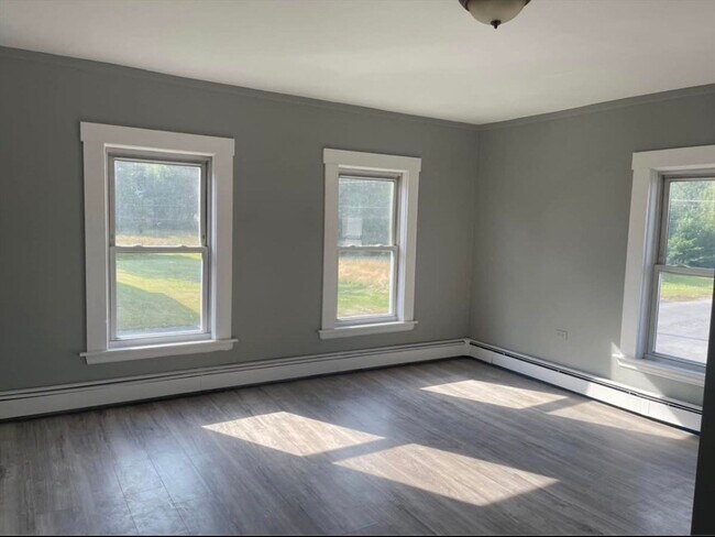 Building Photo - 93 Spruce St