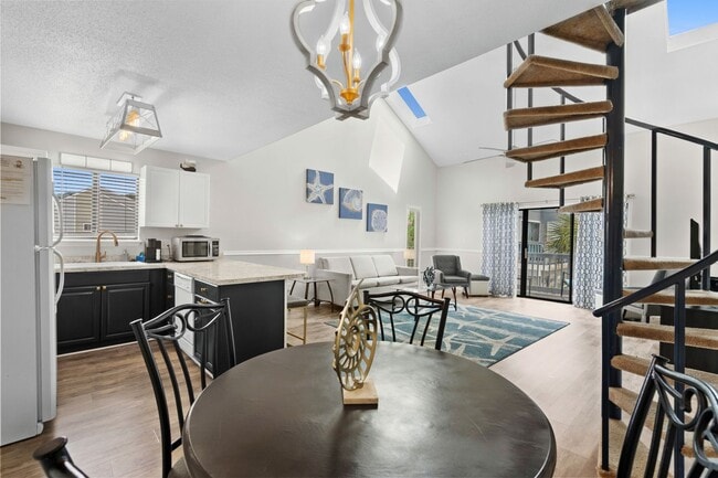 Building Photo - Fully Furnished - Seasonal or Long Term Op...