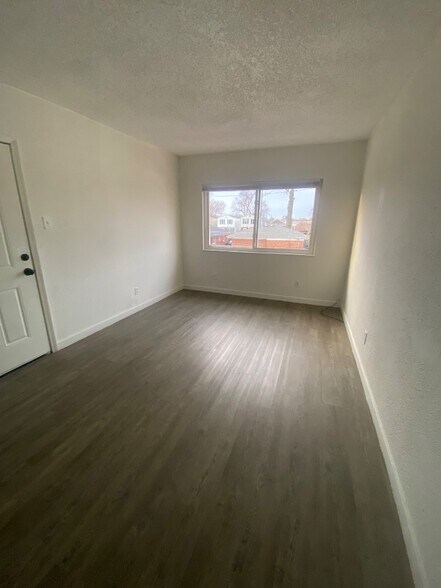 Building Photo - 815C Courtois