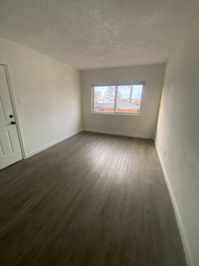 Building Photo - 815C Courtois