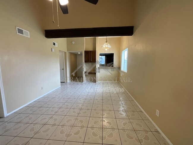 Building Photo - 405 E Bruce Ave