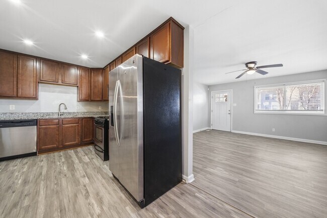 Building Photo - 613 Normandy St