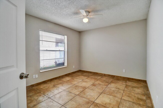 Building Photo - 521 Madrigal Ct