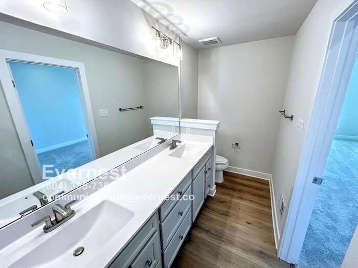 Building Photo - 12112 Calgary Lp