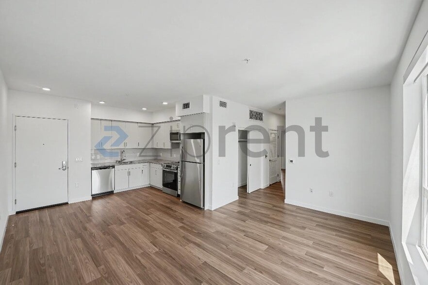 Building Photo - Unit 313