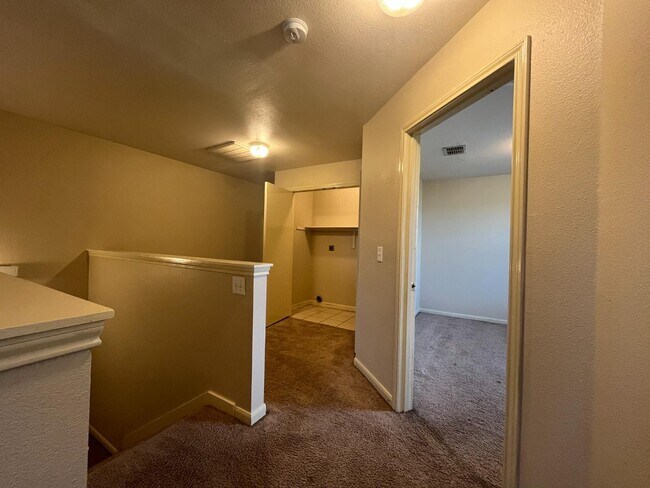Building Photo - 10503 Hunters Pond