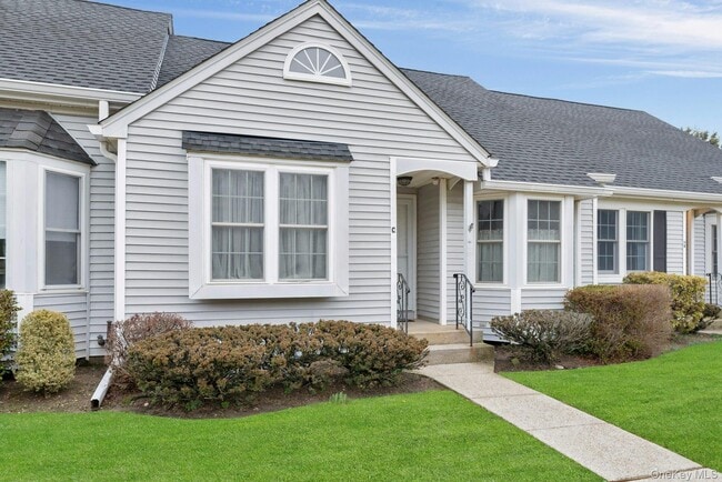 Building Photo - 2555 Youngs Ave