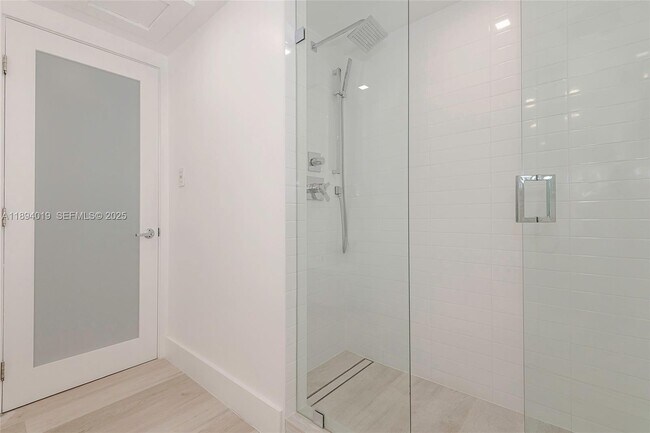 Building Photo - 2301 Collins Ave