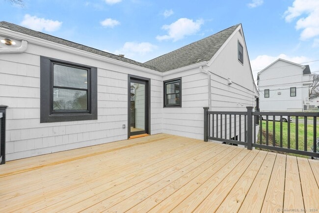 Building Photo - 141 Ridgewood Dr
