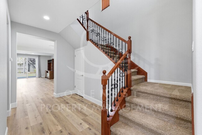 Building Photo - 2127 Ranch View Dr