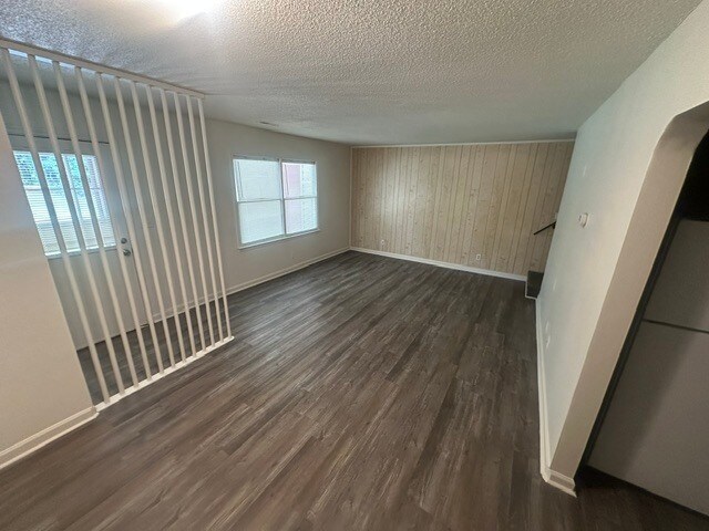 Building Photo - 318 Seminole Trail