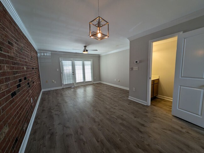 Building Photo - Cozy condo located in the Williamsburg on Commonwealth community minutes from Plaza Midwood!
