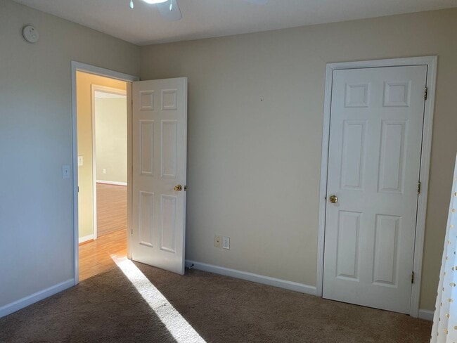 Building Photo - 3 bed 2 bath home