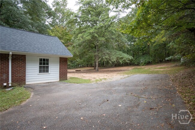 Building Photo - 2400 Rays Church Rd