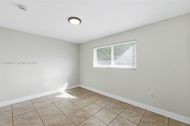 Building Photo - 1977 NW 5th Pl