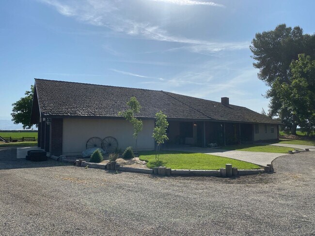 Building Photo - 36400 Road 148