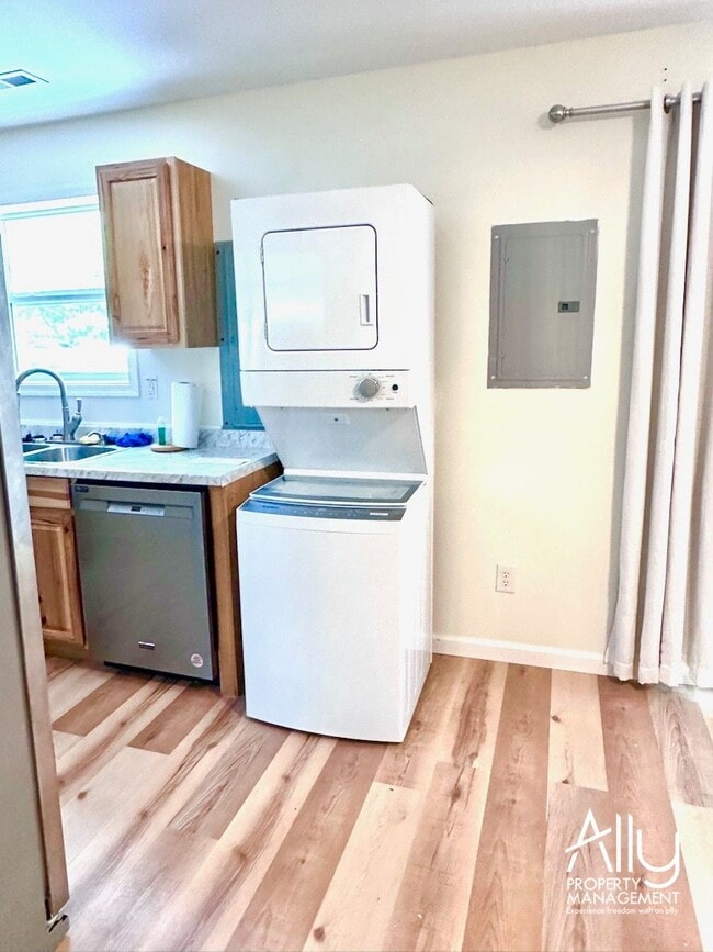 Building Photo - 3389 Moubry Ln