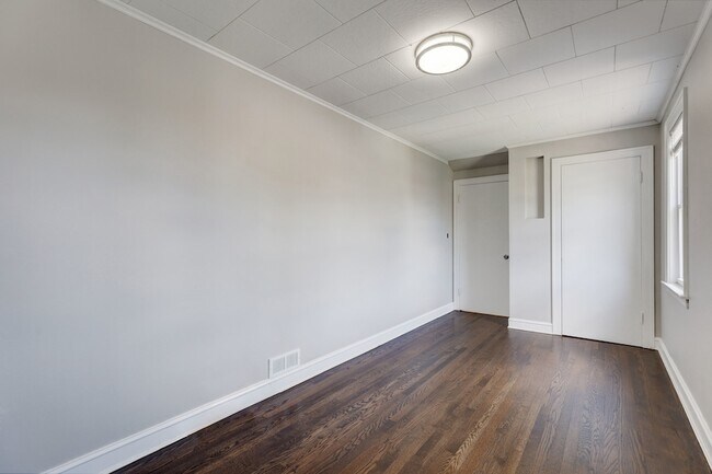 Building Photo - 1644 N 73rd Ct