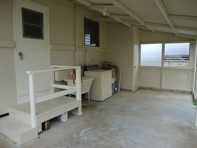 Building Photo - Kailua - Coconut Grove 3 bedroom / 1 bath ...