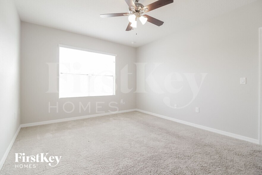 Building Photo - 325 Aberdeen Dr